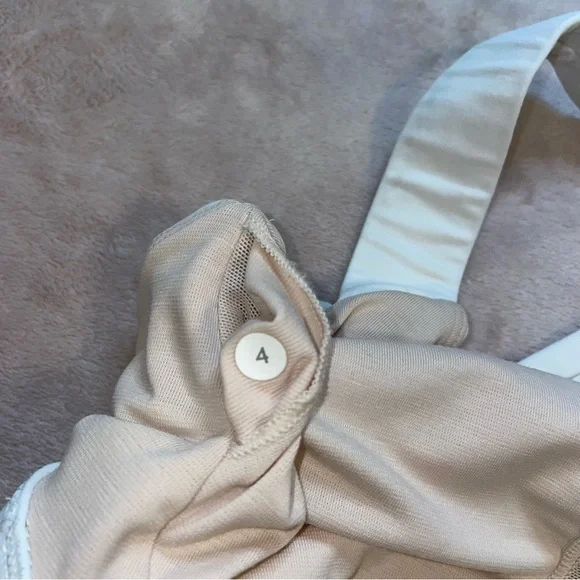 Lululemon sport bra size 4 - Picture 5 of 6